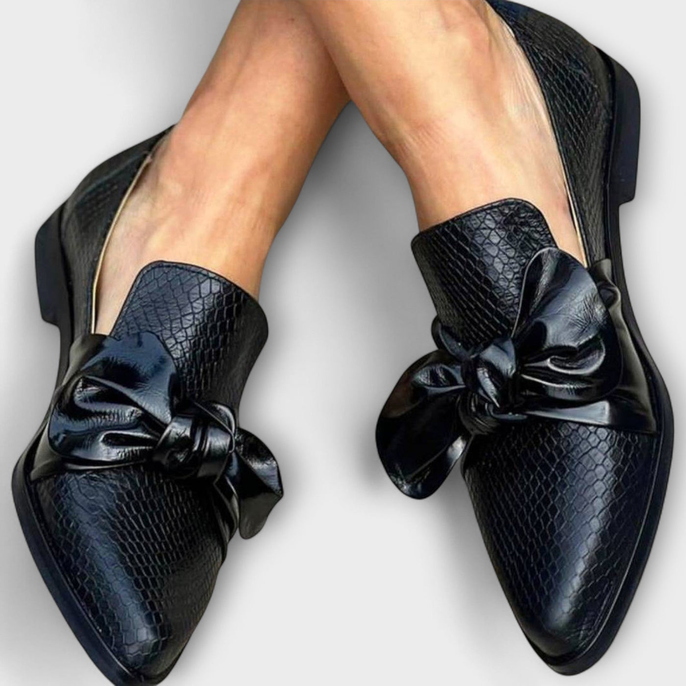 Jovie | Loafer with bow detail